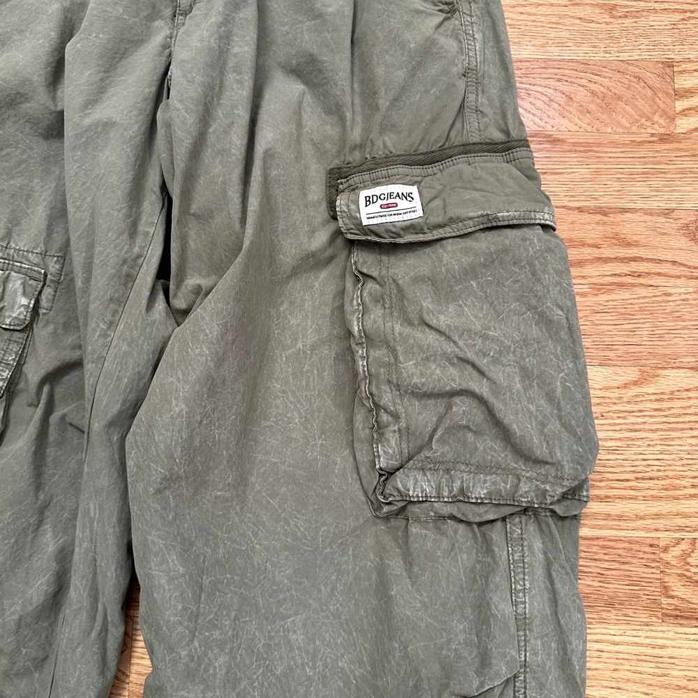 Women's Olive Green Cargo Pants - Casual Utility Style - Picture 8 of 15